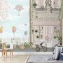 Papier peint panda avec ballons devant maison jardin floral pour enfants