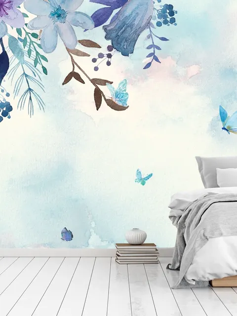 Blaue Lila Blumen mit Kleinem Schmetterling Fototapete