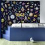 Kinder Cartoon-Weltraum mit Astronaut und bunten Planeten Fototapete