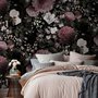 Dunkle Blumen Fototapete mit Rosa Chrysanthemen und Grünen Blättern