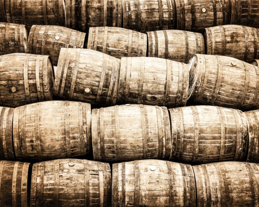 Papier peint panoramique motif tonneaux de vin