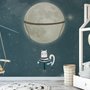 Schaukelnde Katze mit leuchtendem Mond Fototapete für Kinder