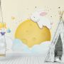 Baby Cartoon Hase und Gelber Mond Fototapete