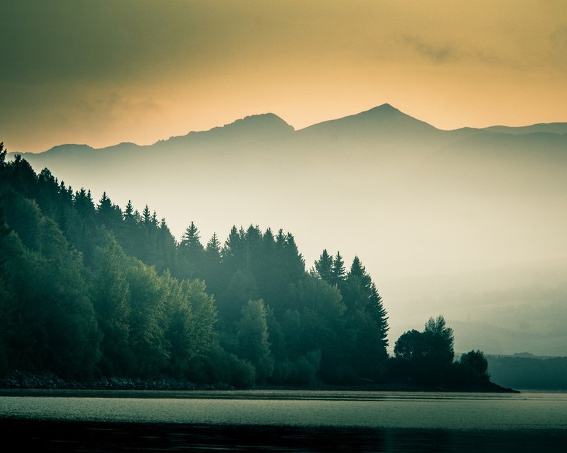 Fototapete Nebeliger Bergblick