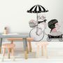 Niedliche Katze und schönes Mädchen auf dem Fahrrad Wandtattoo