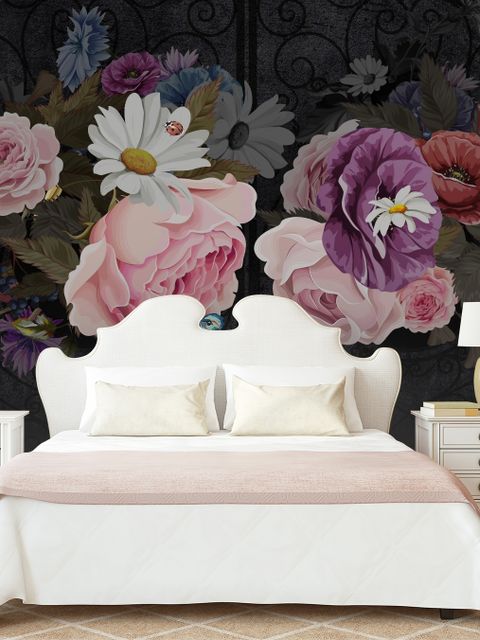 Papier peint panoramique floral foncé avec pivoines colorées