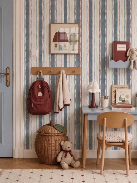 Papier Peint Panoramique Rayures Ludiques pour Chambre d'Enfant