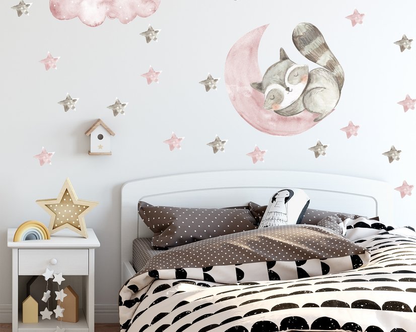Niedliches Wandtattoo für das Kinderzimmer: Waschbär und Aquarell-Pink-Graue Sterne