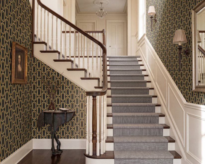Black wallpaper with gold vertical chain link Art Deco repeat on a textured charcoal ground