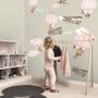 Stickers muraux montgolfière rose et avion marron avec nuages pour enfants