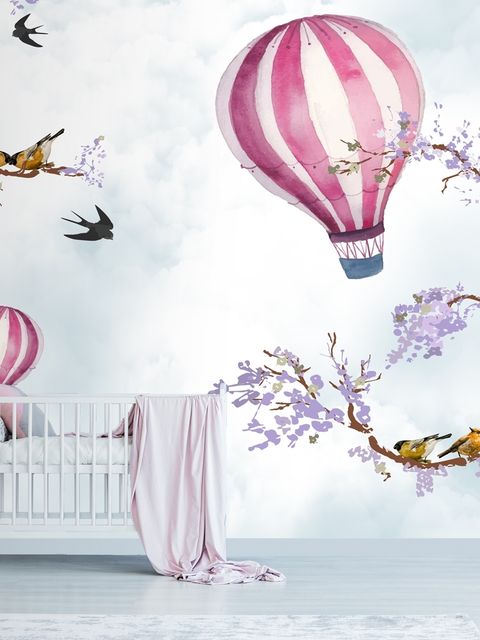 Papier peint panoramique pour enfants avec montgolfière et fleurs violettes