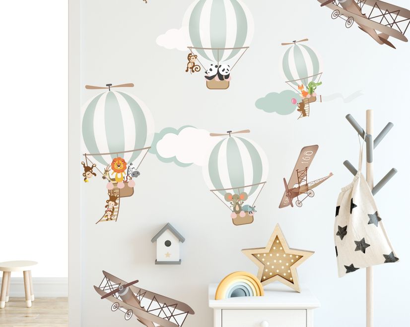Autocollant mural pour enfants avec ballons verts et avions bruns avec nuages