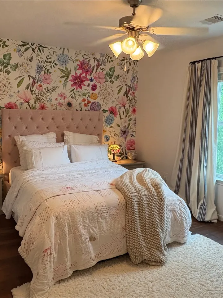 Bunte Frühlingsblumen Fototapete mit rosa Wildblumen