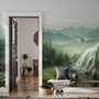 Papier peint panoramique de la chute d'eau et de la forêt verte brumeuse