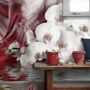 Papier peint panoramique cygnes et orchidées blanches avec motif fumée rouge