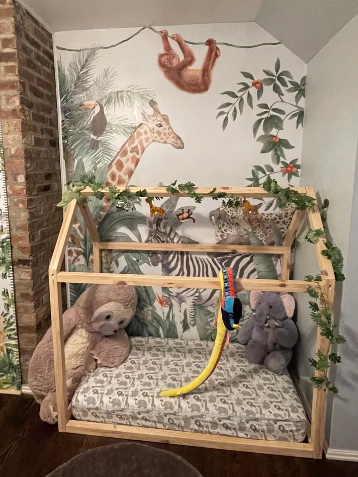 Cute Safari Animals with Jungle Kids Wallpaper Mural
