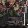Papier peint panoramique de fleurs de vigne et de pivoines sombres