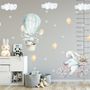 Kinder Cartoon Hase mit Ballons und Schneeflocken Wandtattoo