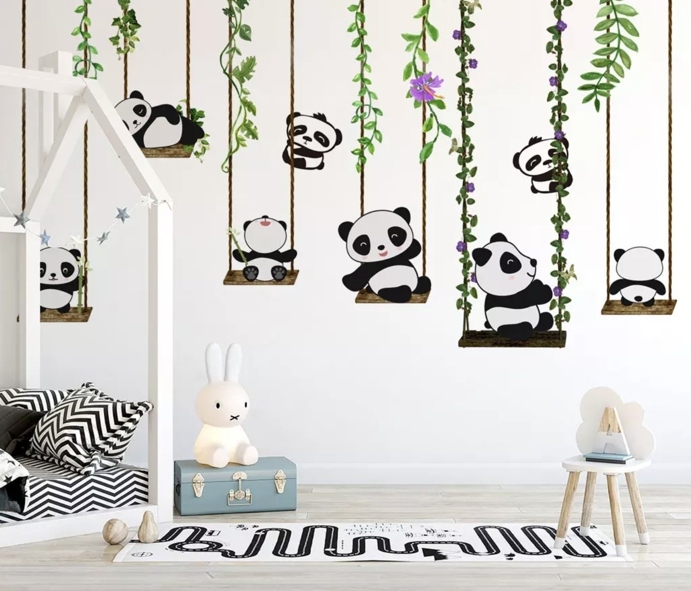 Panda-Bären mit Schaukel Fototapete - Selbstklebende