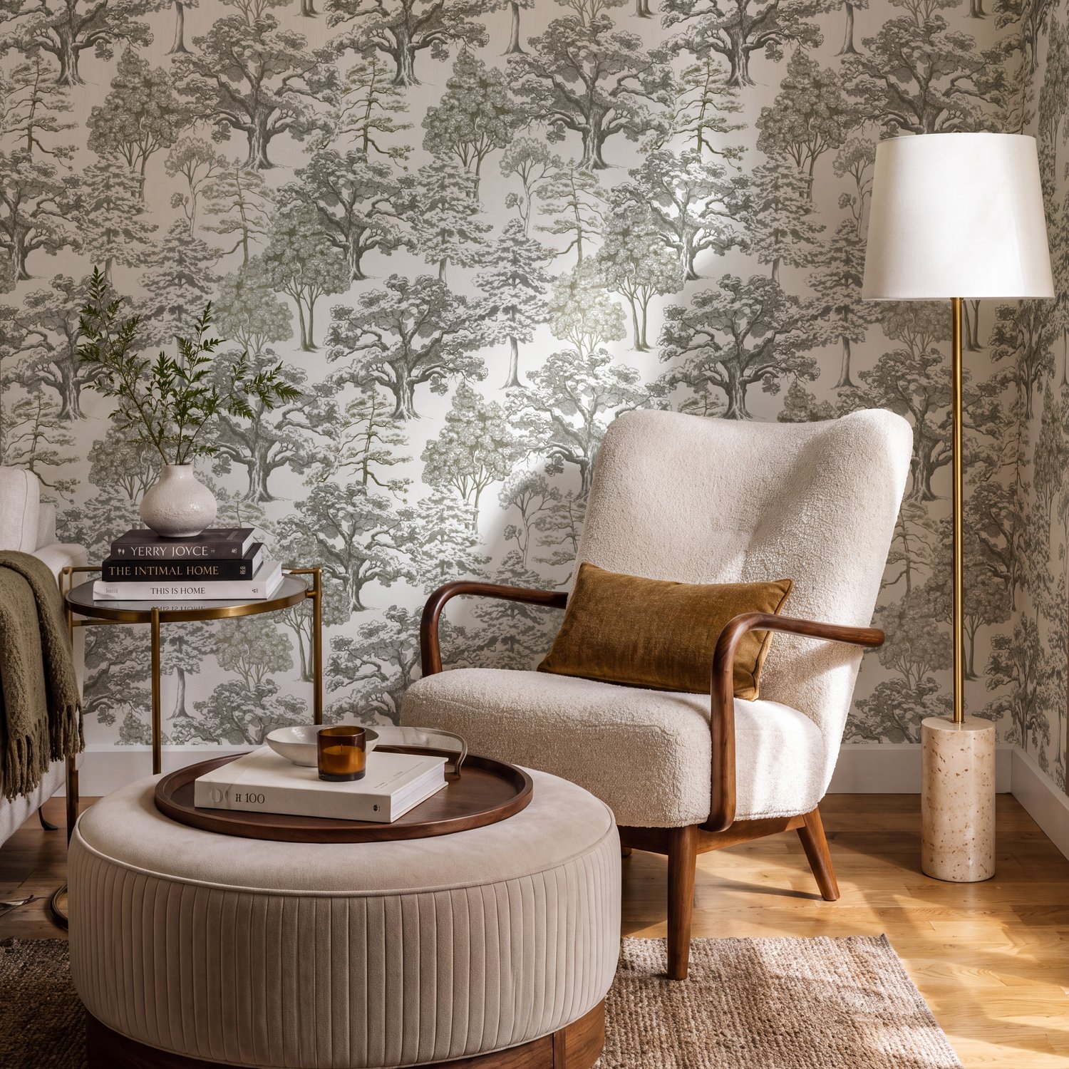 Wald Tapete in Grau Weiß mit minimalistischem Toile Baummuster - Selbstklebende