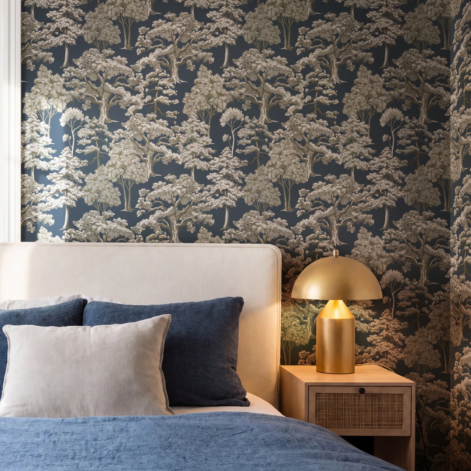 Dunkelblaue Waldtapete mit Toile Baummuster - Selbstklebende
