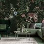 Papier peint panoramique de plantes botaniques sombres avec animaux