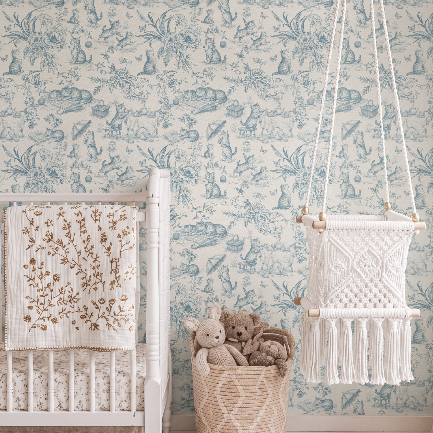 Staublaue Vintage Katzentapete im Toile-de-Jouy-Stil - Selbstklebende