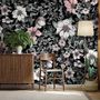 Papier peint panoramique floral foncé avec marguerite blanche