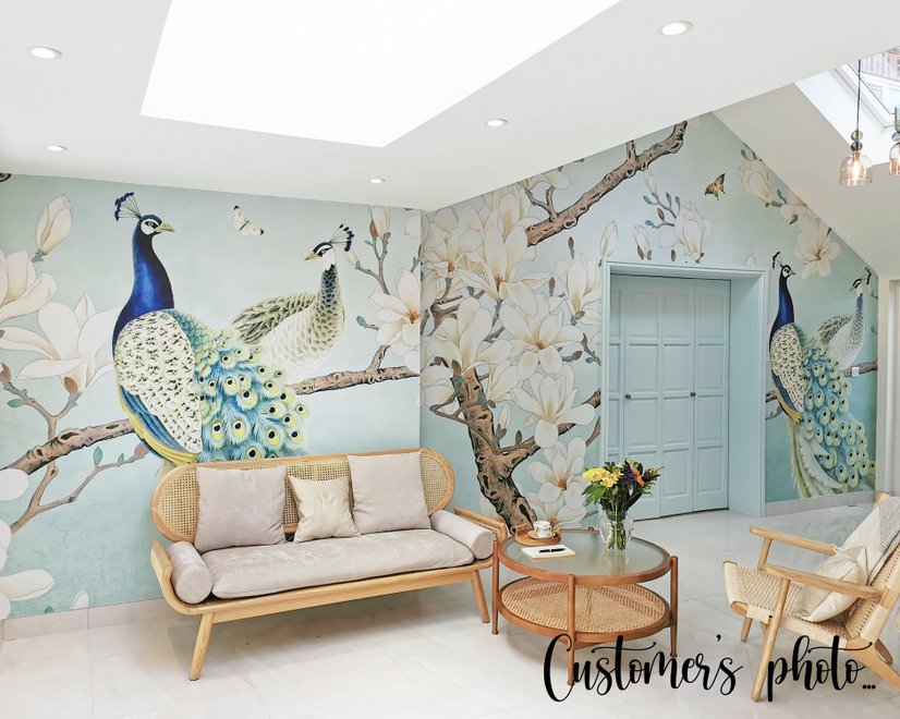 Pfau mit Magnolienblüte Fototapete