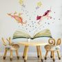Kinder Aquarell Einhorn und Dinosaurier im Märchenbuch Wandtattoo