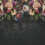 Papier peint panoramique de fleurs de vigne et de pivoines sombres