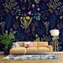 Kleine Kräuter und Blumen auf dunklem Hintergrund Fototapete