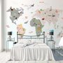Papier peint panoramique carte du monde colorée avec animaux de dessin animé