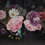Papier peint panoramique floral foncé avec pivoines colorées