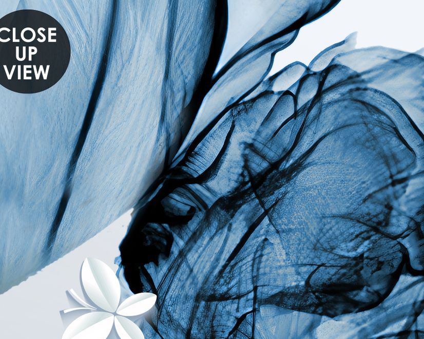 Blaue Transparente Blumen und Weiße Schmetterlinge Fototapete