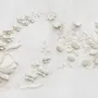 Papier peint panoramique lys en relief effet ciment 3D