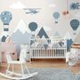 Fototapete Kinderzimmer Berglandschaft mit Heißluftballons