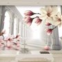 Magnolienblüte mit Säule Fototapete