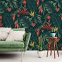 Papier peint panoramique rouge à motifs floraux et de feuilles de palmier