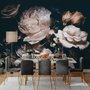 Papier peint panoramique floral foncé avec bouquet de pivoines