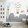 Papier peint panoramique montagne grise et montgolfière colorée pour enfants